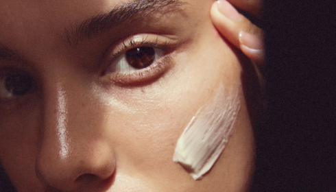 Reapplying Sunscreen Over Makeup Without Making Skin Look Patchy